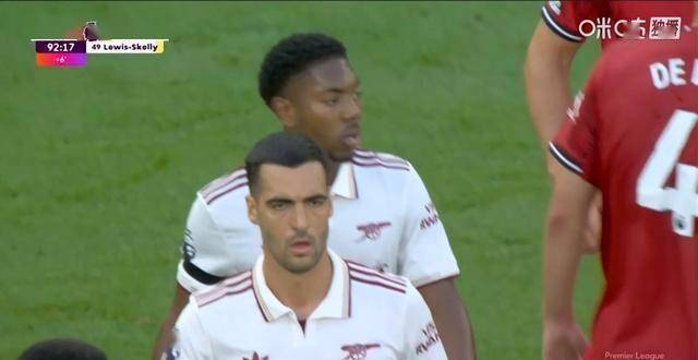 包含英超今夜再迎强敌,夏洛特黄蜂战术微调,主帅态度:质疑声四起,轮换策略被讨论的词条 包含英超今夜再迎强敌,夏洛特黄蜂战术微调,主帅态度:质疑声四起,轮换策略被讨论的词条